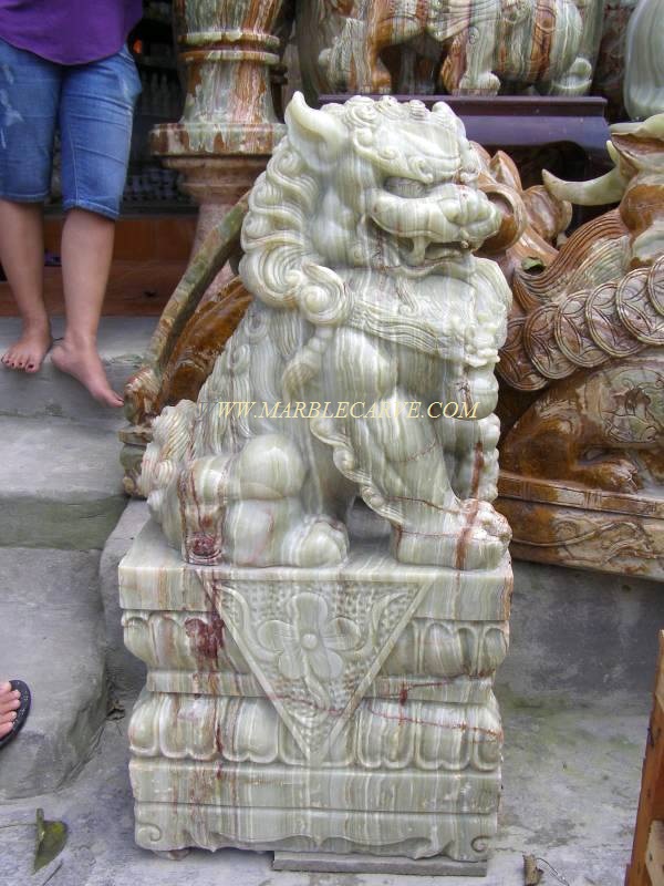 Onyx Foodog carving sculpture