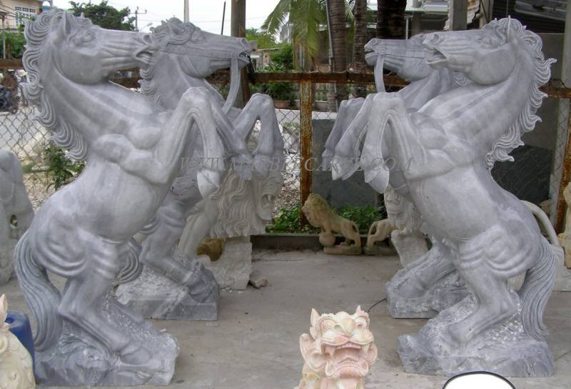 horse statue carving sculpture
