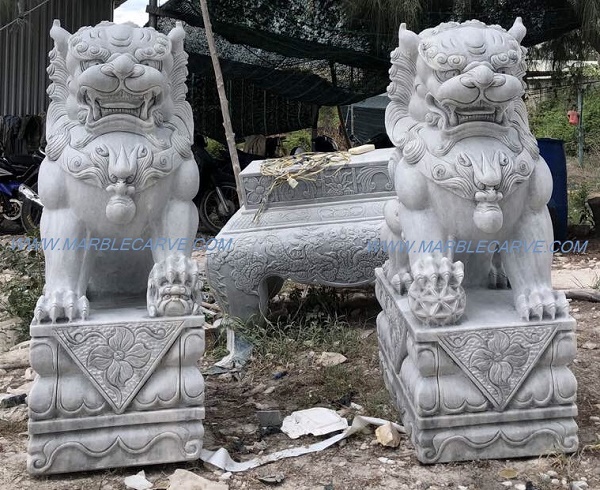marble foodog statue sculpture